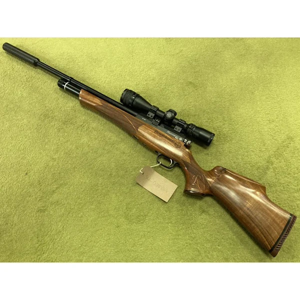 Preloved Daystate Huntsman Regal Left Hand .177 Air Rifle with Scope Silencer and Bag - Excellent
